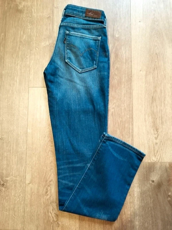 Jean Levi's Bold Curve 26 Straight Leg - W26 L32