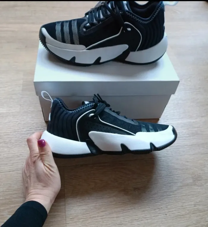 Baskets sneakers adidas trae basketball