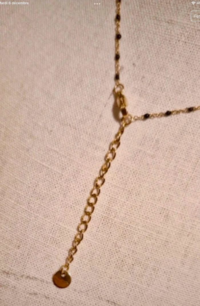 Collier chaîne acier inoxydable or perles et trèfle noirs - photo numéro 4