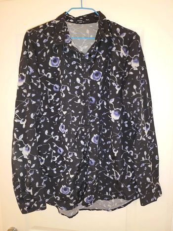 Chemisier foncé fleuri