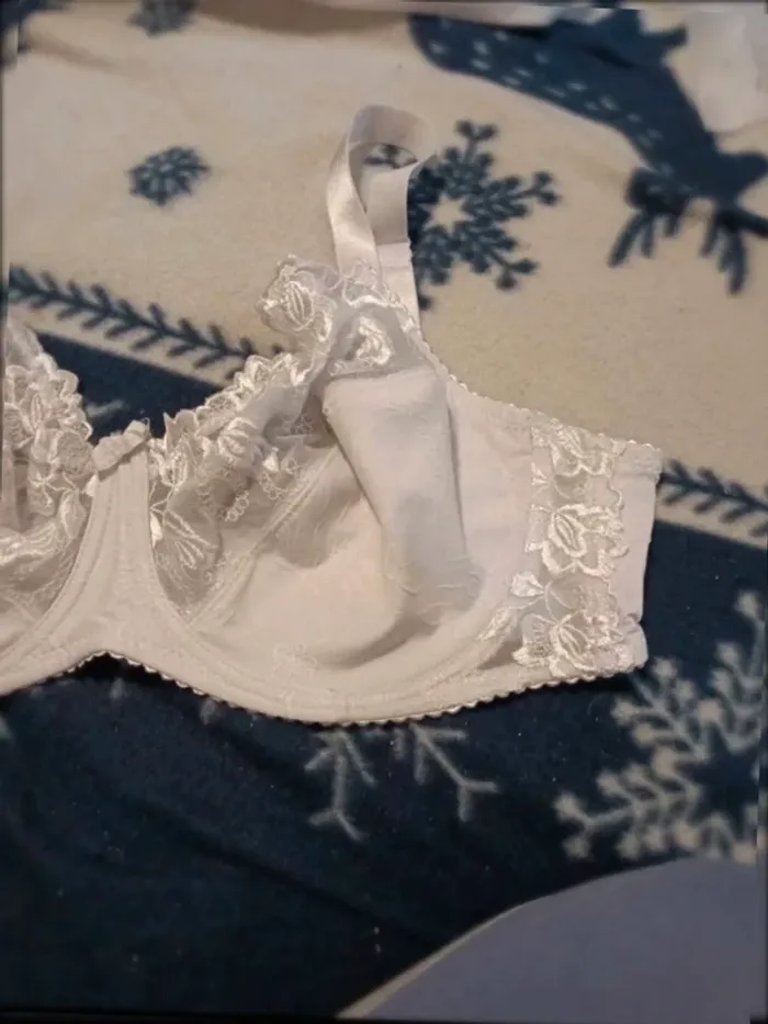 Soutien-gorge avec armature 95D très bon état - photo numéro 3