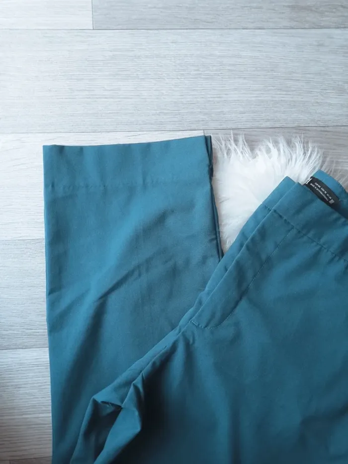 Pantalon court 7/8ème chonos stretch vert canard turquoise T.44 Zara - photo numéro 2