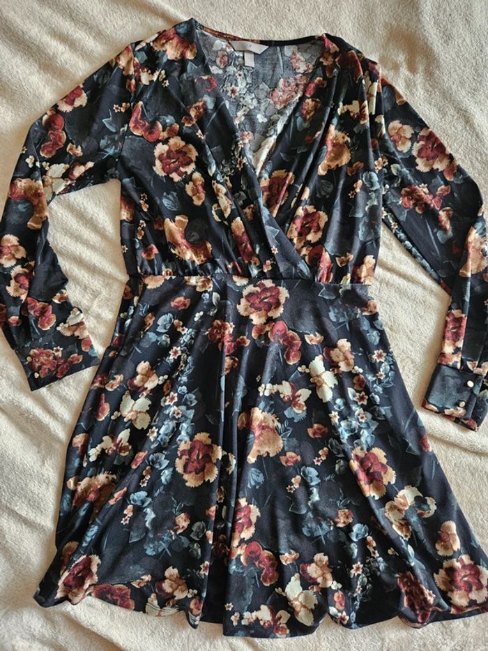 Robe cache coeur fleurie H&M