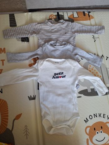 Lots de 3 bodies okaidi + kiabi