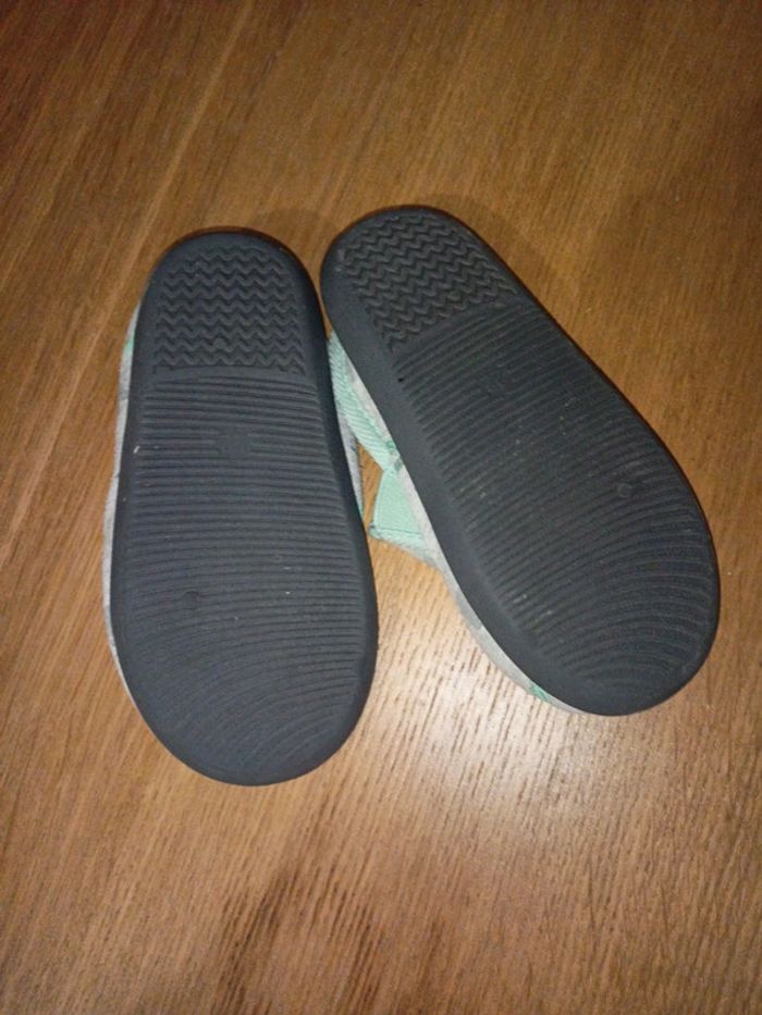 Chaussons taille 22 - photo numéro 2