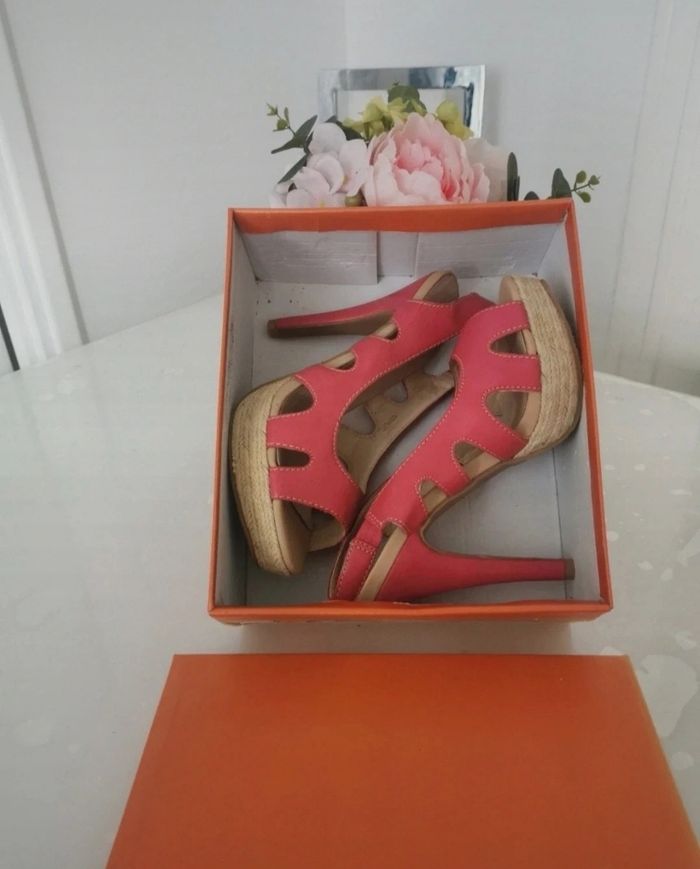 🩷🤍Jolie Paires De Sandales Les Secrets De Vanessa 🩷🤍 - photo numéro 2