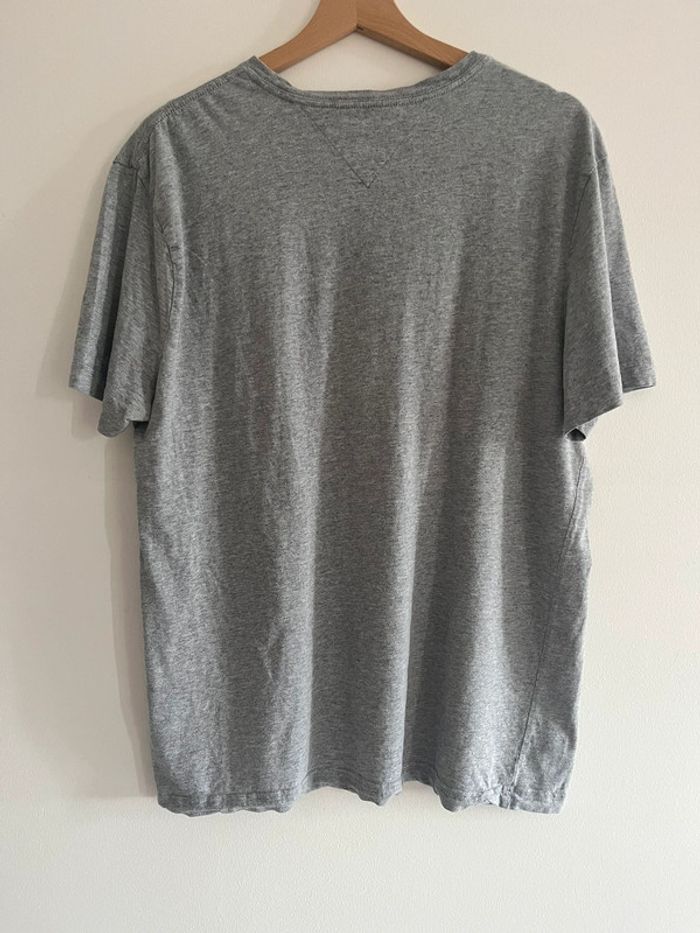 T-shirt Tommy Hilfiger gris taille L. - photo numéro 4