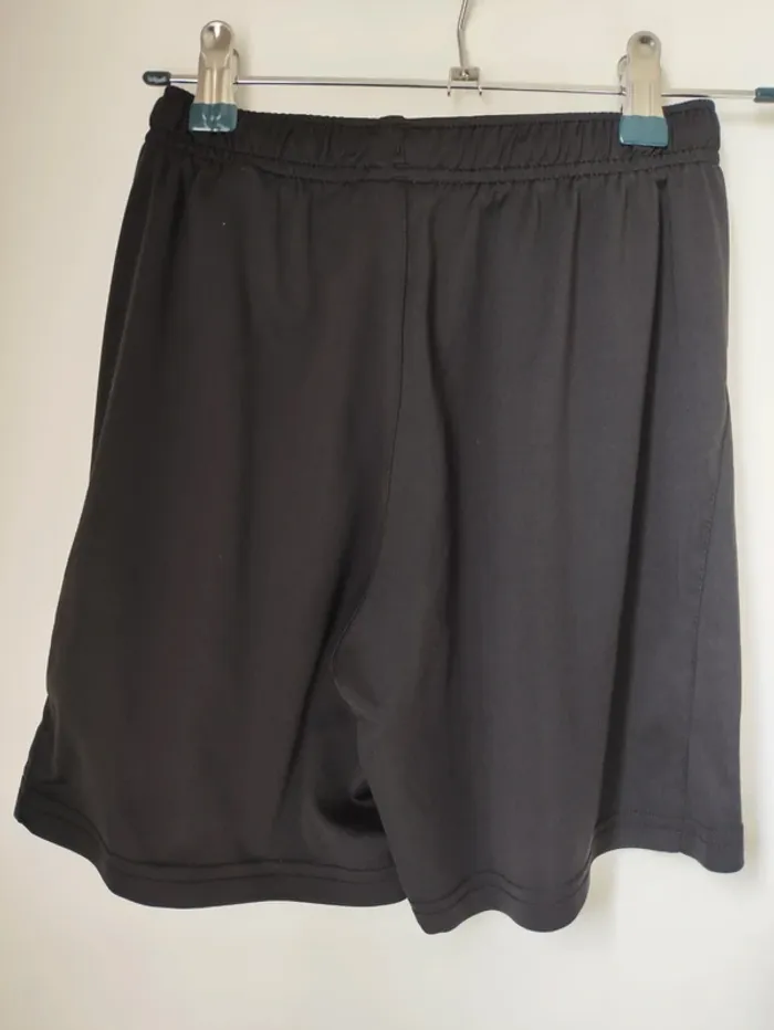 🩳🖤 Shorts de sport ERIMA noirs, taille 10 ans, tres bon état - photo numéro 5