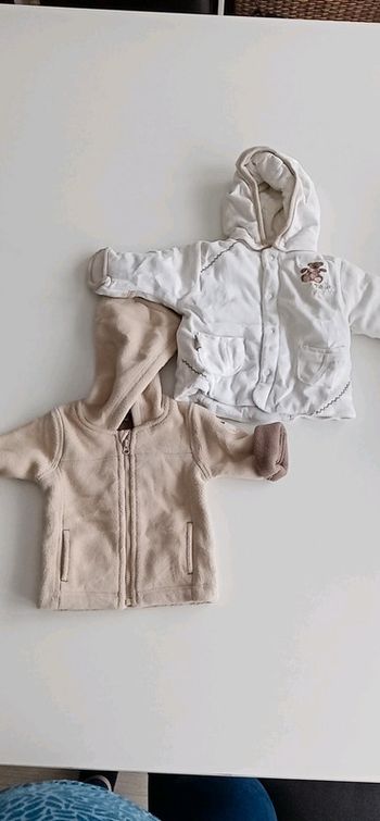 Manteaux x2 marron & blanc T 1 mois
