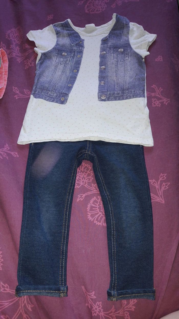 Joli petit ensemble tee-shirt +legging jean