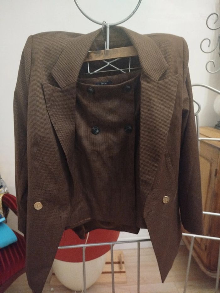 Tailleur jupe neuf Kiabi 38/40 - photo numéro 3