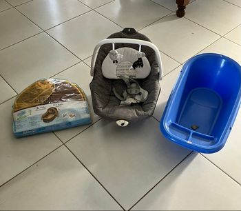 Lot puériculture transat bébé baignoire lit nomade 