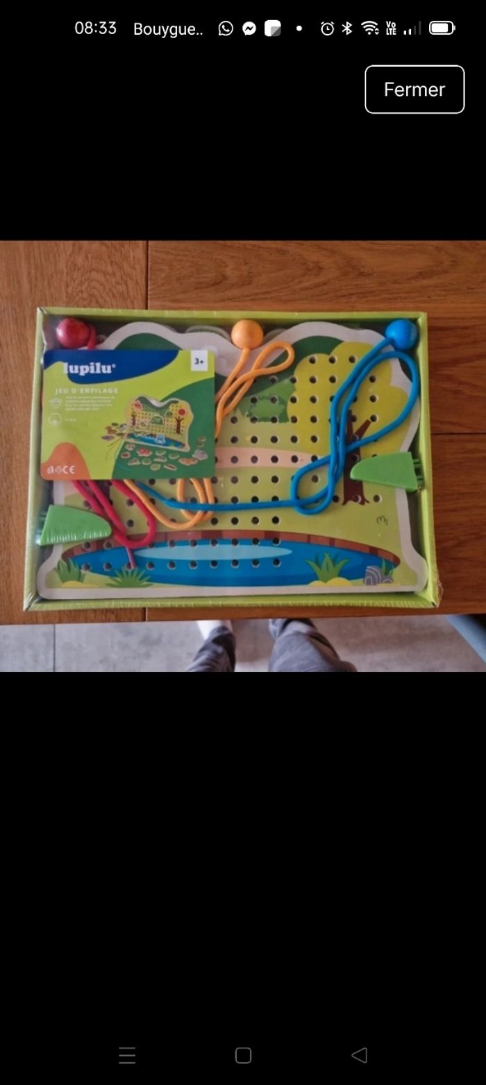 Jeu d'enfilage en bois neuf