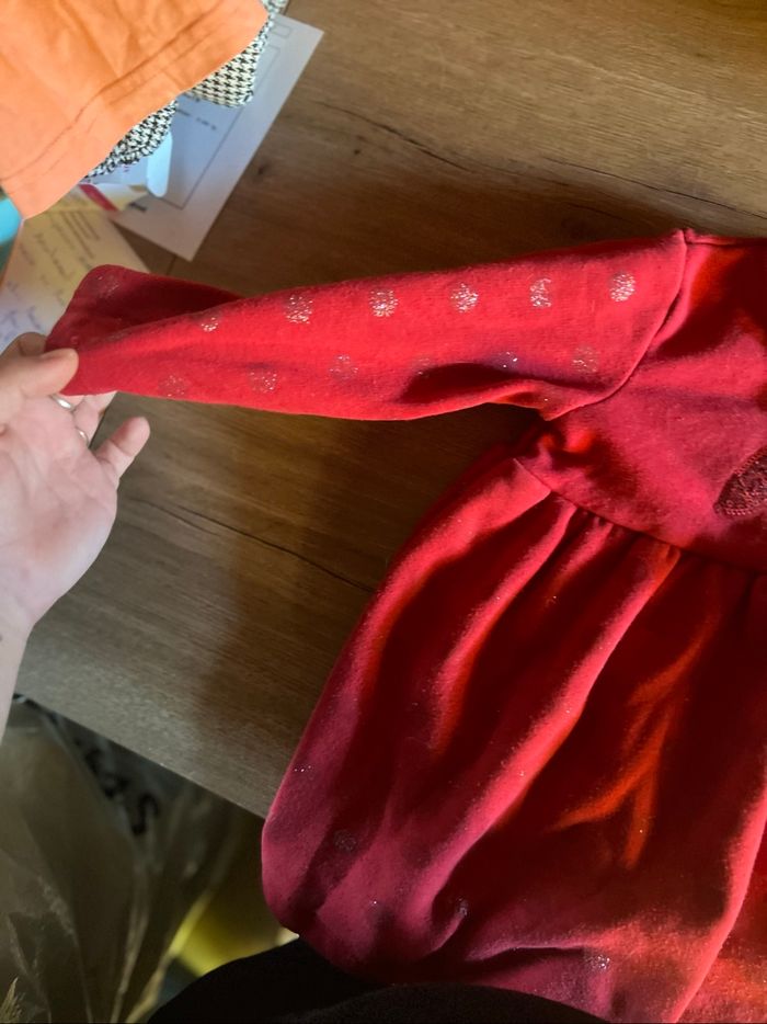 Robe rouge 24 mois - photo numéro 2