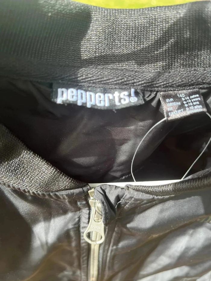 Blouson noir jamais porté taille 9-10ans - photo numéro 4