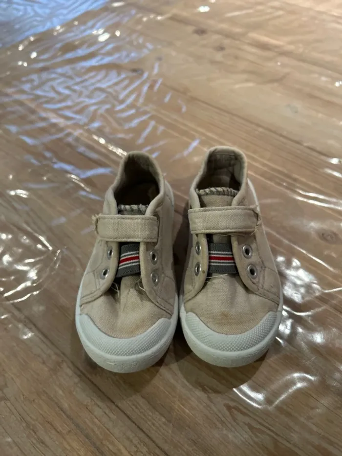 Chaussures 23-24 - photo numéro 2