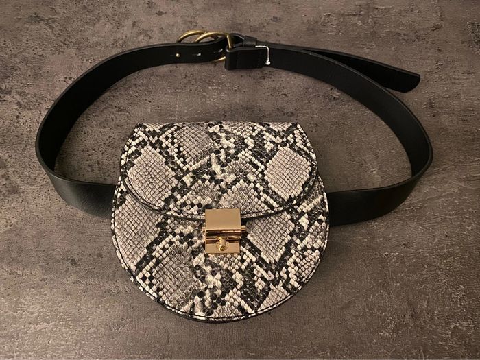 Sac mango avec ceinture (porté autour de la taille)