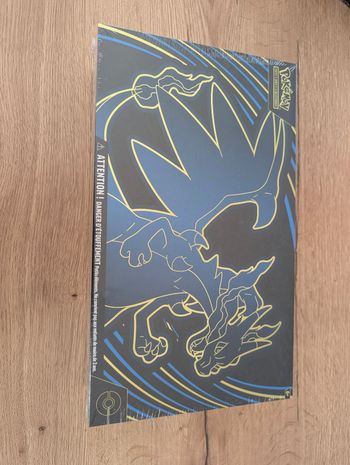 Coffret Pokémon Ultra Premium Dracaufeu – Neuf sous blister