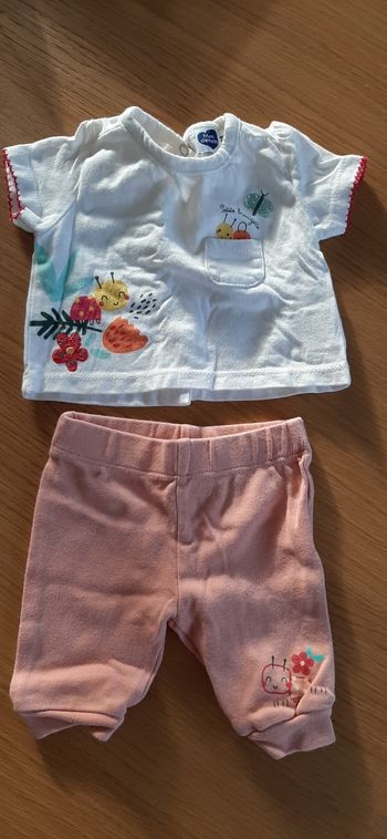 Ensemble fille taille 1 mois