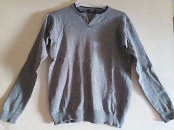 Tricot manches longues.