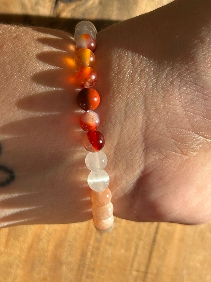 Bracelet en Cornaline, Pierre de Soleil & Sélénite – Énergie, Lumière et Harmonie - photo numéro 7