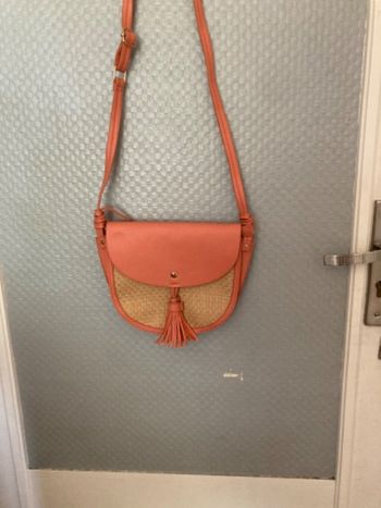 Sac à main orange et paille