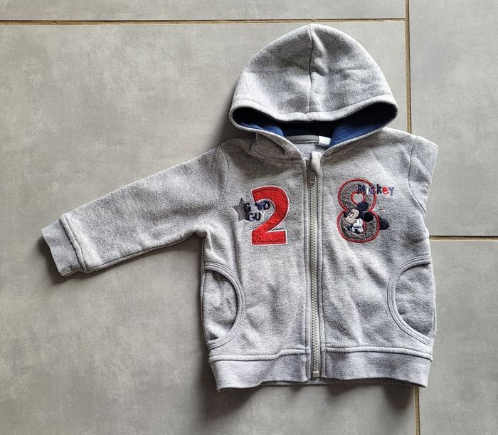 Gilet zippé à capuche 18 mois
