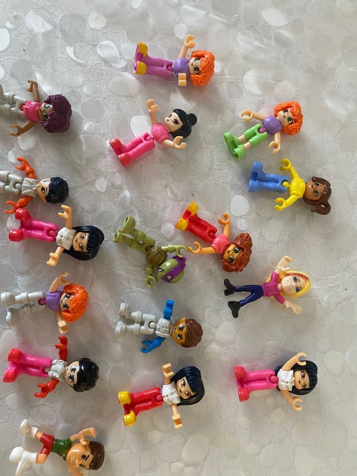 Lot de 16 figurines playmobil