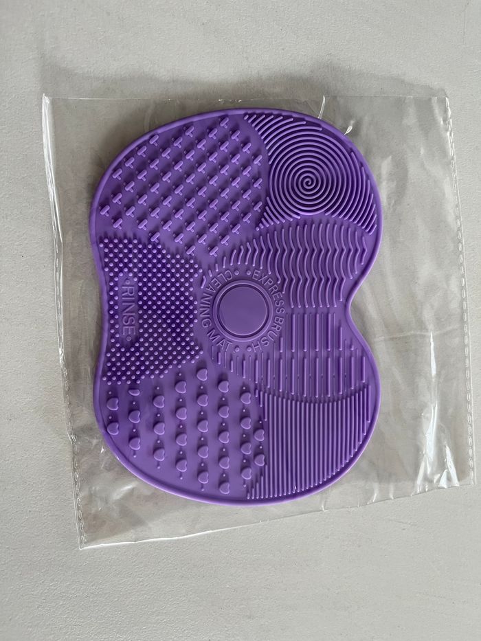 Ensemble pochette et 2 tapis pour nettoyage pinceaux maquillage neufs - photo numéro 4