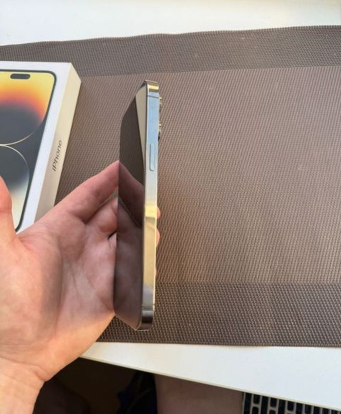 Une iphone quatorze - photo numéro 2