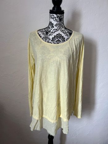 Tres beau top manches longues jaune 🥰 taille unique made in Italy