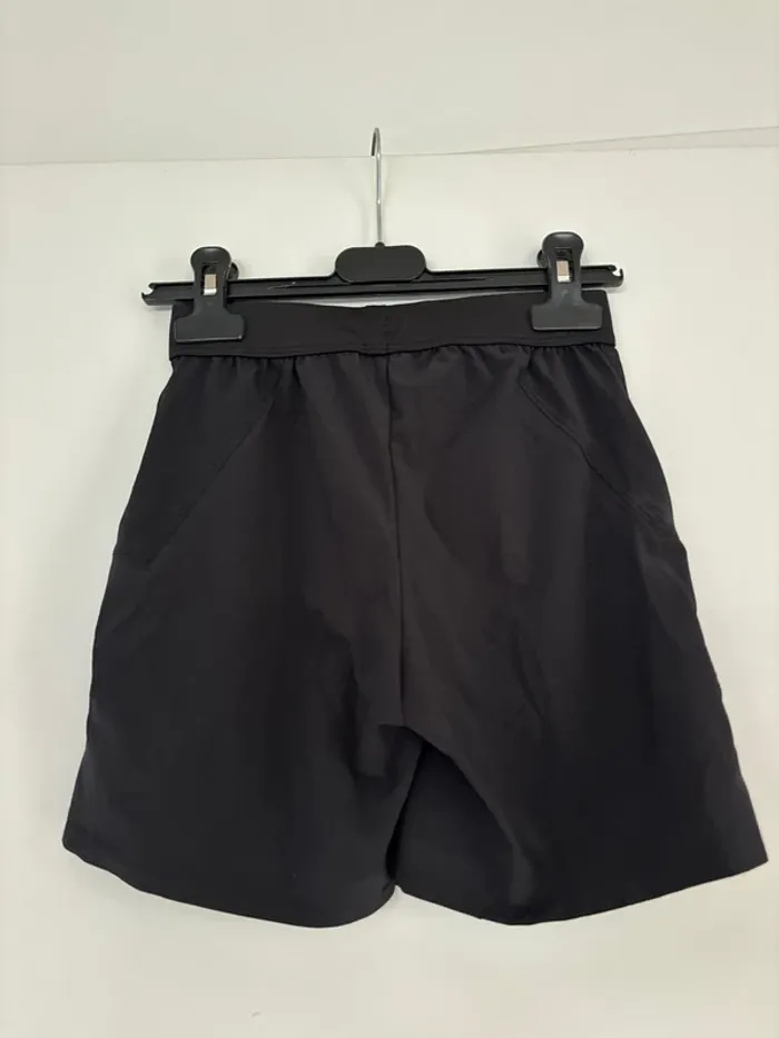 Short noir Artengo taille 8/9 ans - photo numéro 2