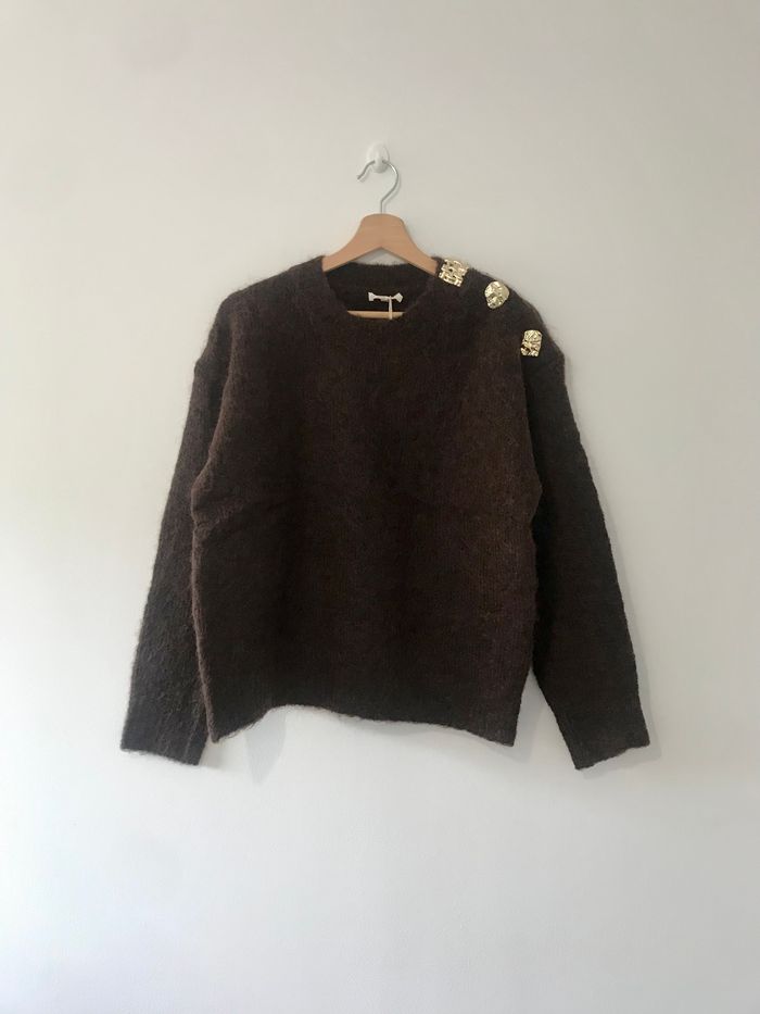 Pull élégant avec Bouton Bijou doré sur Épaule - photo numéro 2