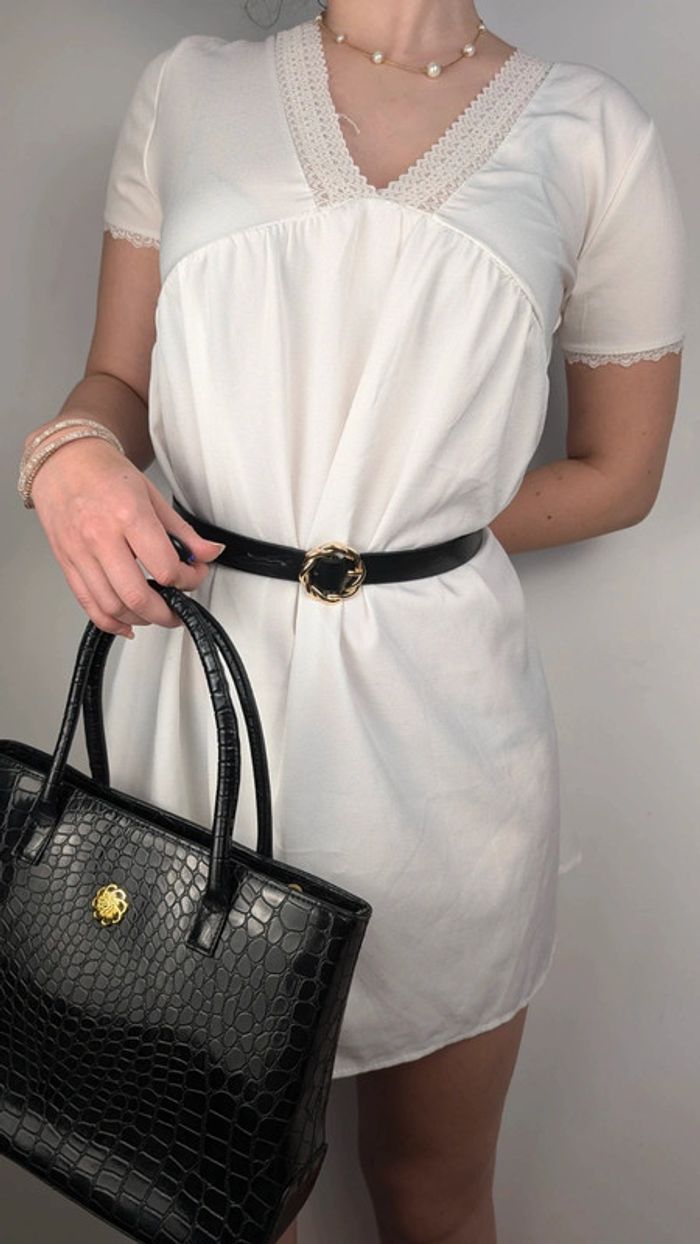 Robe blanche décolletée - photo numéro 6