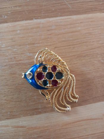 Broche vintage poisson émail et strass