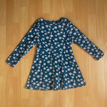 Robe Sergent Major – Fleurs, volants & broche lapin – 7 ans (122 cm)