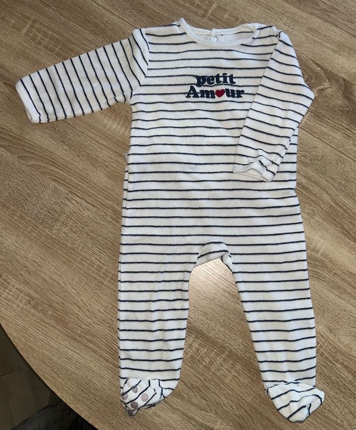 Pyjama une pièce à rayures