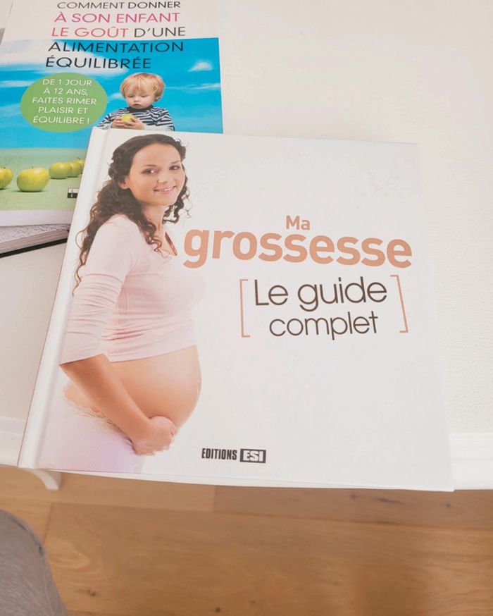 Lot 3 livres grossesse et bébé - photo numéro 2
