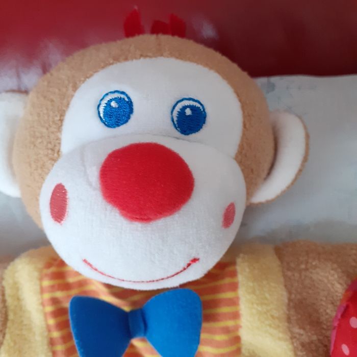 Haba: Doudou-marionnette "Petit Singe aux tambourins " - photo numéro 4