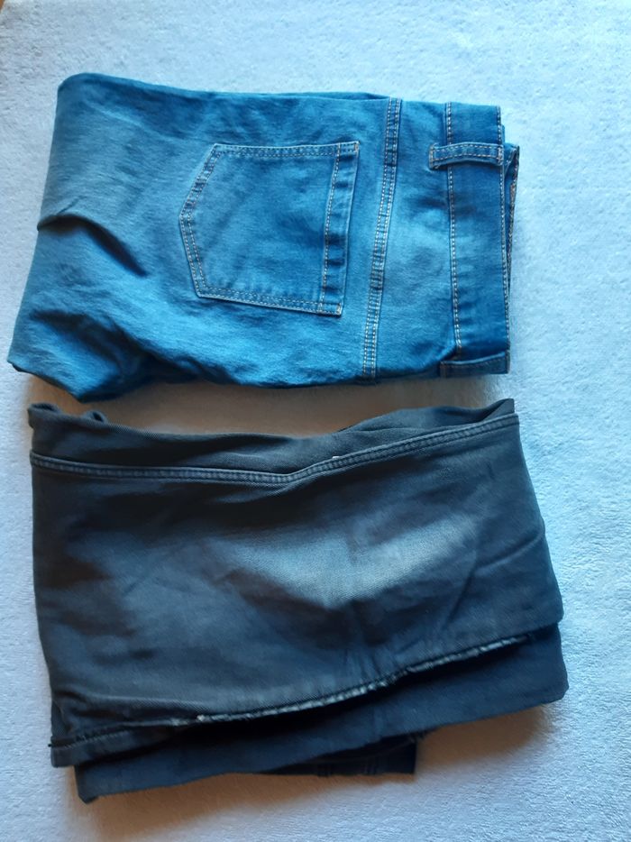 Lot de 2 jeans.