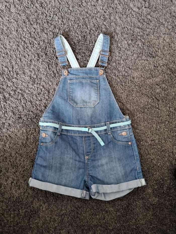 Salopette short en jean fille Okaidi NEUVE 5 ans - photo numéro 2