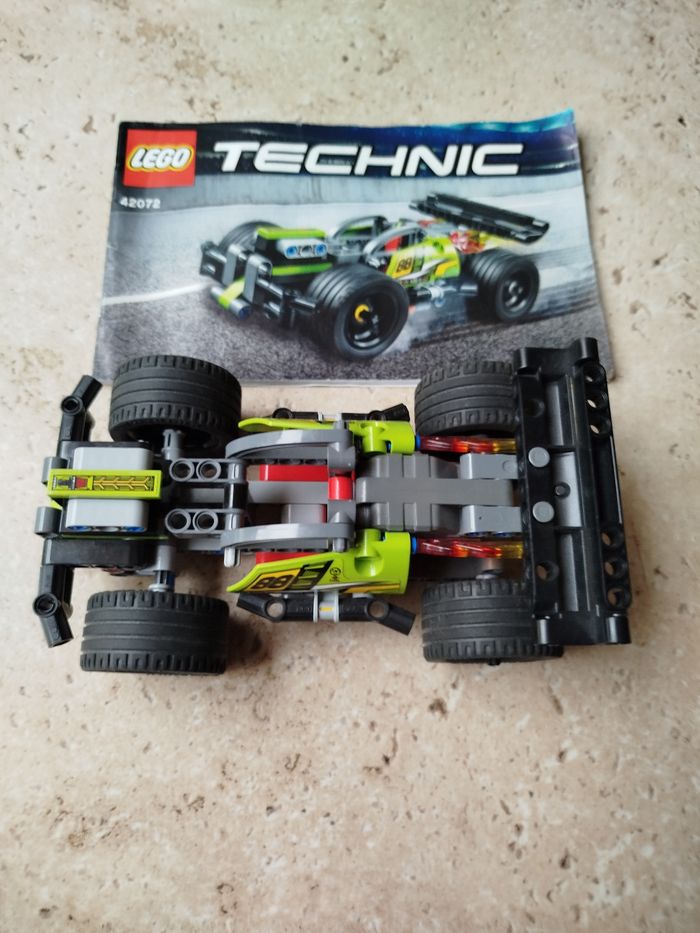 lego technics voiture  moteur à friction Num.42 072