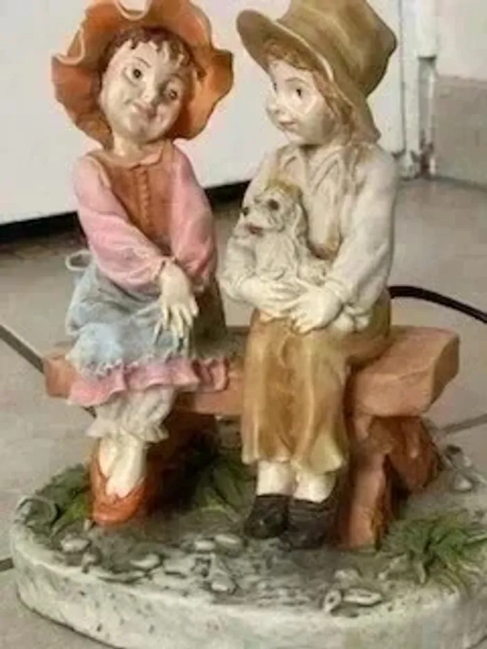 Lampe porcelaine couple enfant Marque Marchands Paris - photo numéro 3