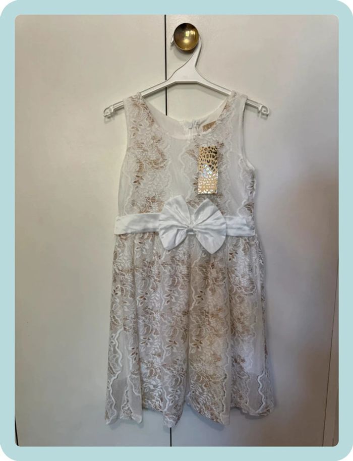 Robe en dentelle écrue