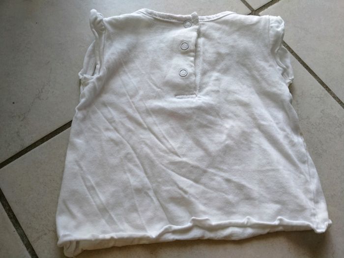 Joli petit ensemble tee shirt blanc et short marron. Bébé 6 mois - photo numéro 15