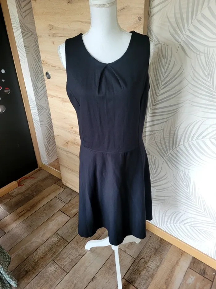 Robe noir élégante taille 42 fleur de sel Paris - photo numéro 2