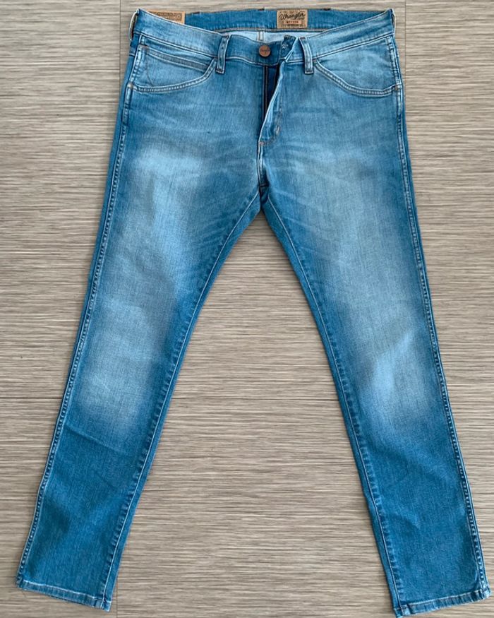 Jean Wrangler neuf taille 42/44