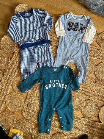 Lot de 3 pyjamas 6/9 mois GAP brother et Benetton