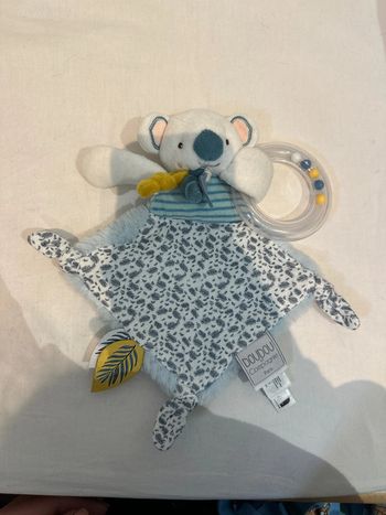 Doudou avec hochet