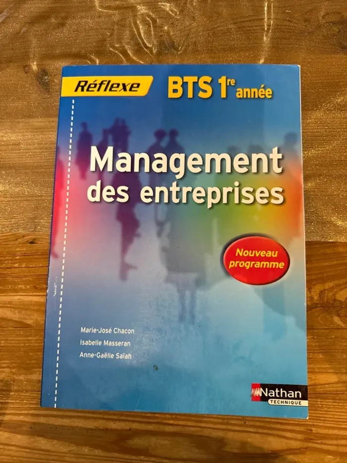 Livre BTS, première année management des entreprises réflexe